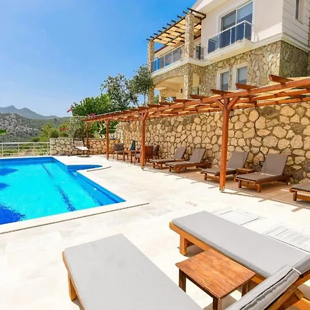 5 Star With First Class Amenities, 1004 Vilă